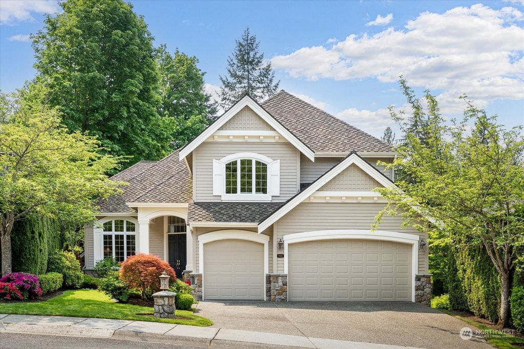 Photo of 19661 NE 44th Place, Sammamish, WA 98074 (MLS # 2070348)