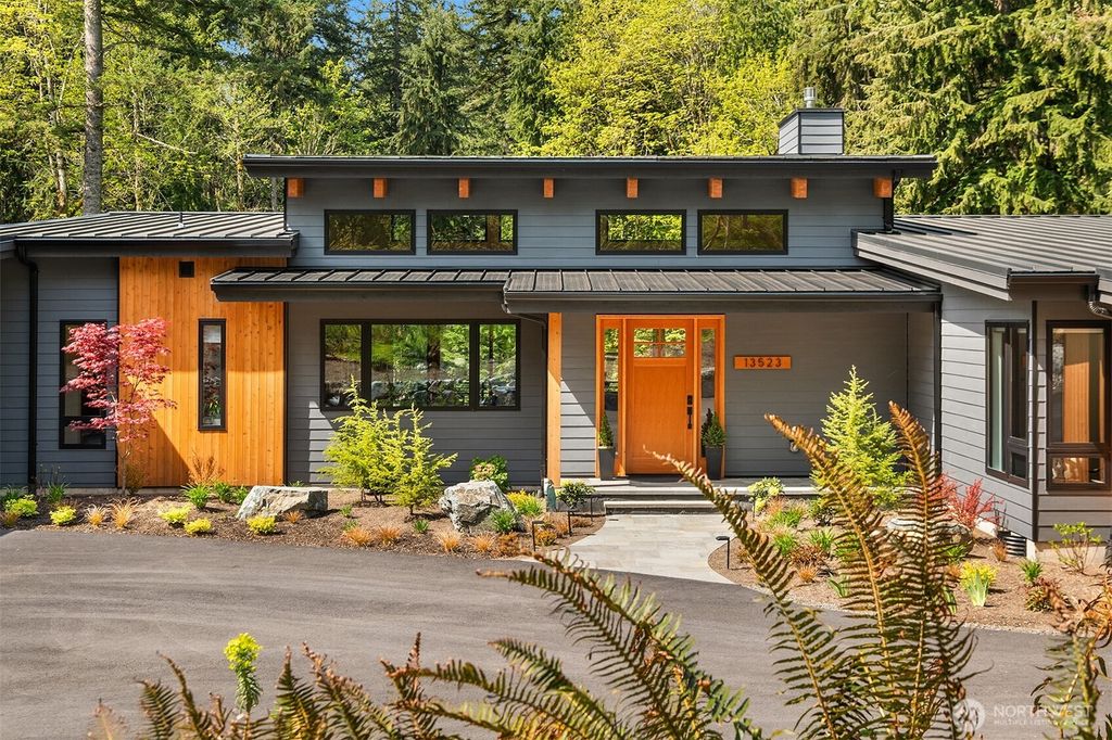 Photo of 13523 284th Avenue NE, Duvall, WA 98019 (MLS # 2367145)