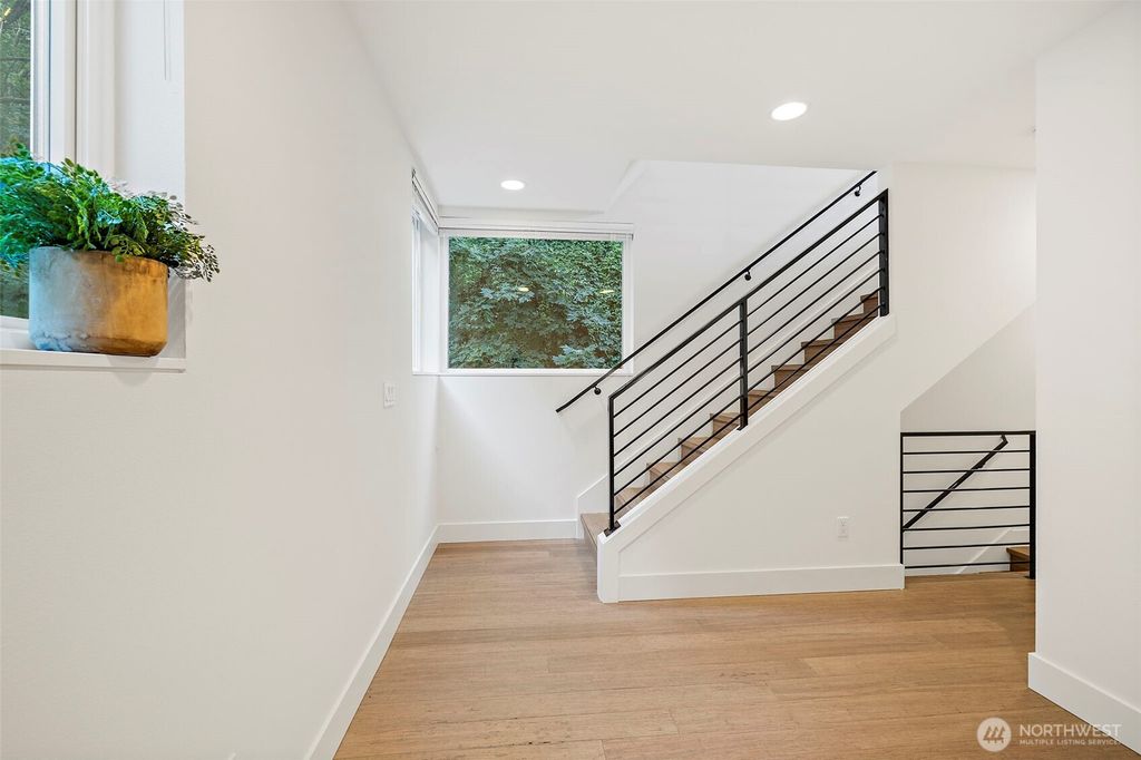 Photo of 1543 Boylston Avenue E, Seattle, WA 98106 (MLS # 2438764)