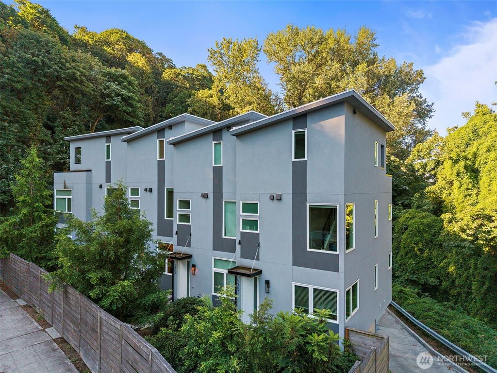 Photo of 1543 Boylston Avenue E, Seattle, WA 98106 (MLS # 2438764)