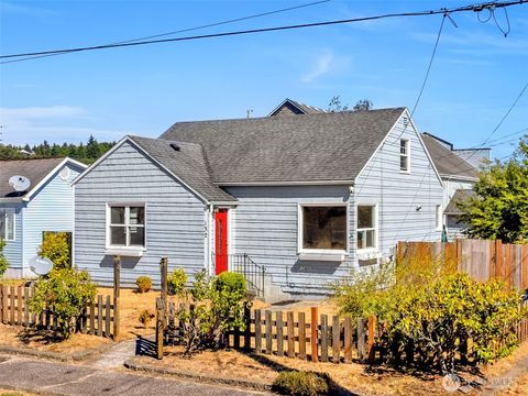 Photo of 132 Main Street, Ilwaco, WA 98624 (MLS # 2415366)