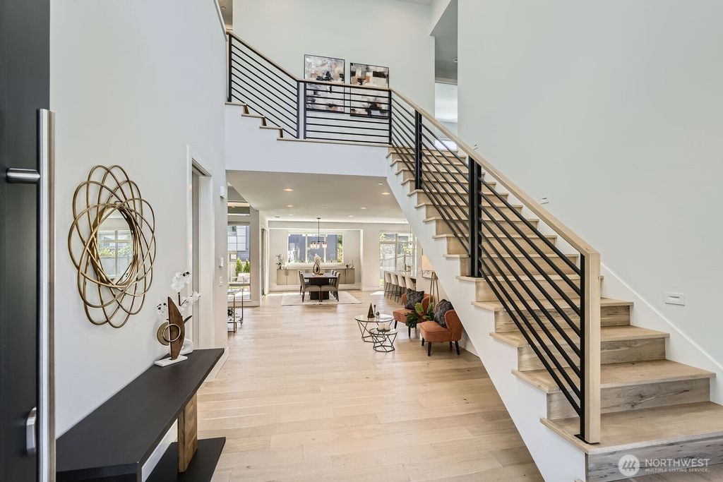 Photo of 7014 125th Lane NE, Kirkland, WA 98033 (MLS # 2380162)