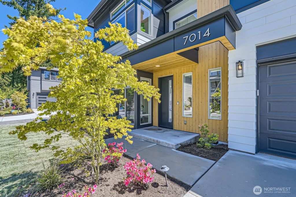 Photo of 7014 125th Lane NE, Kirkland, WA 98033 (MLS # 2380162)