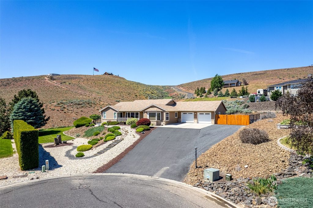 Photo of 493 Chrisview Court W, Ephrata, WA 98823 (MLS # 2520094)
