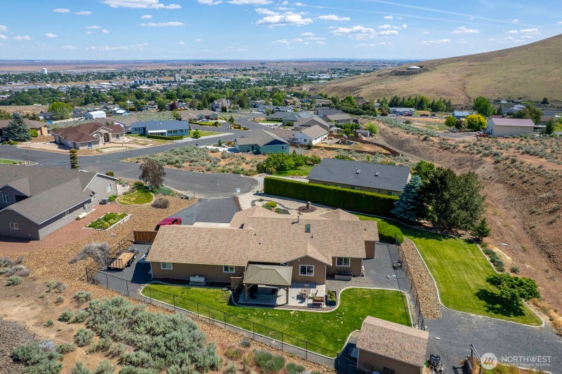 493 Chrisview Court W