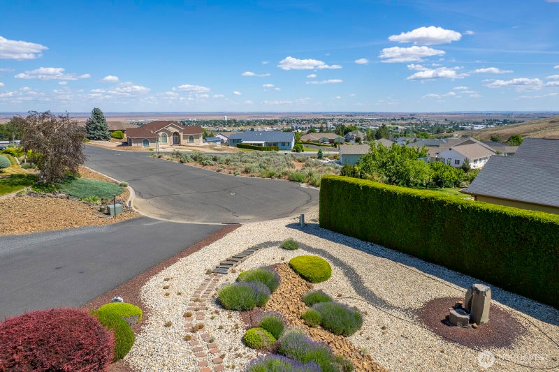 493 Chrisview Court W