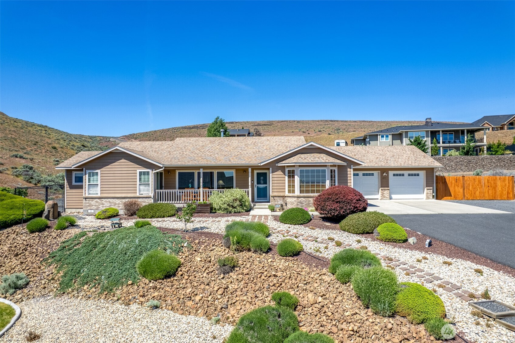 493 Chrisview Court W