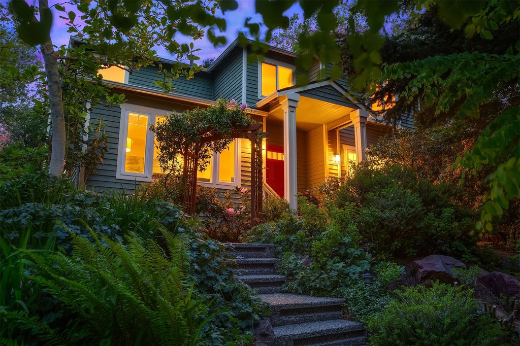 Photo of 6237 39th Avenue NE, Seattle, WA 98115 (MLS # 2374188)