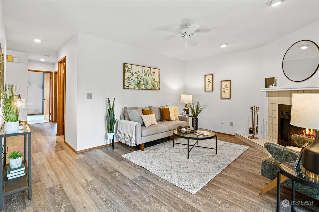 Photo of 4118 212th Street SW #C101, Mountlake Terrace, WA 98043 (MLS # 2015420)