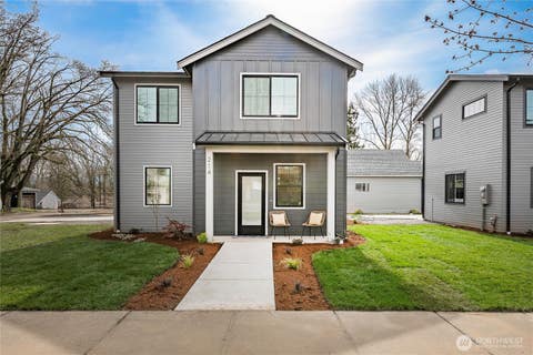 Photo of 214 E Grover Street, Lynden, WA 98264 (MLS # 2563919)