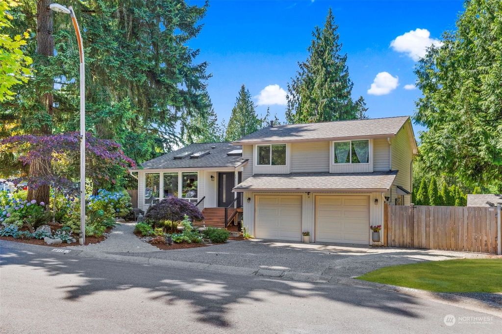 Photo of 17118 NE 98th Court, Redmond, WA 98052 (MLS # 2140128)
