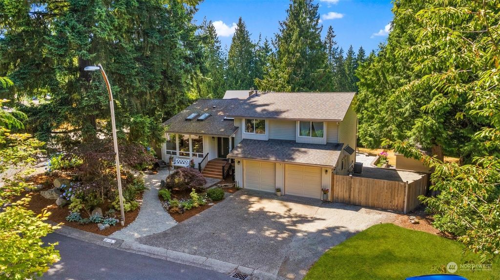 Photo of 17118 NE 98th Court, Redmond, WA 98052 (MLS # 2140128)