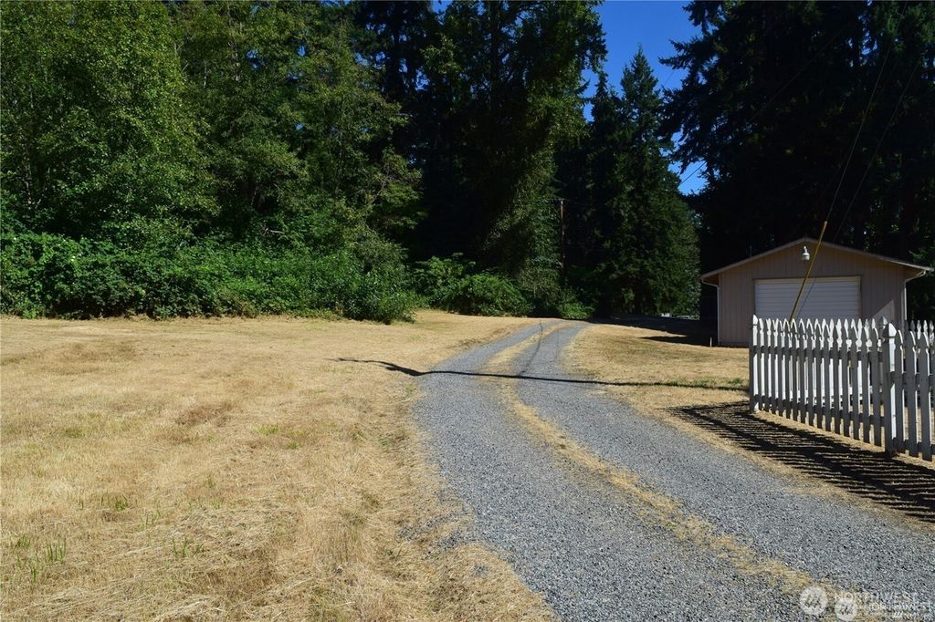 Photo of 1814 Larch Way, Lynnwood, WA 98036 (MLS # 2410697)