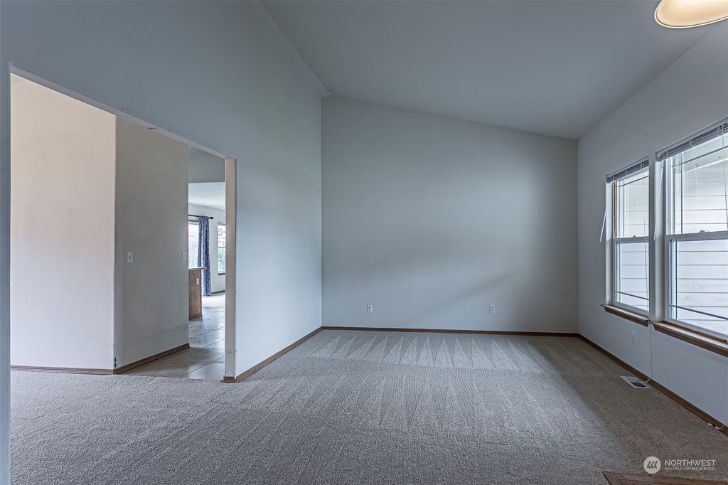 listing image 9365692330118162122