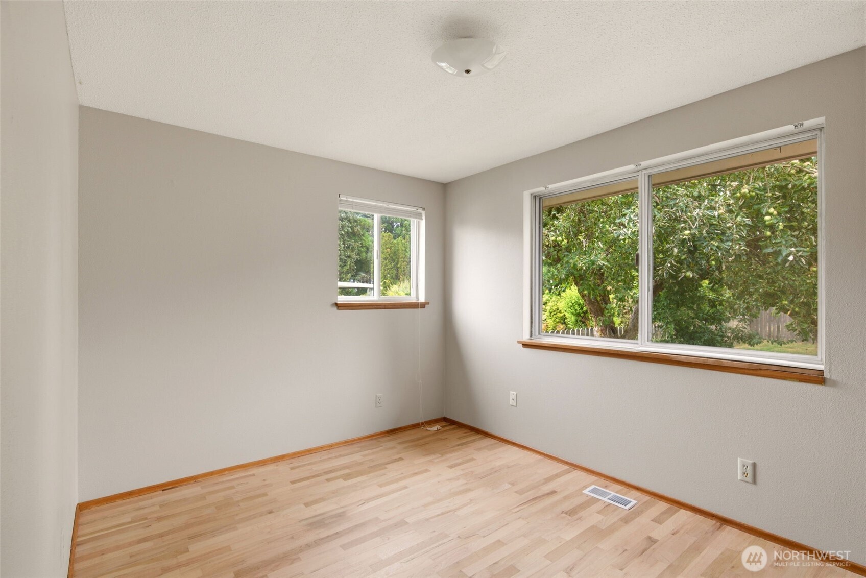 1633 S Geiger