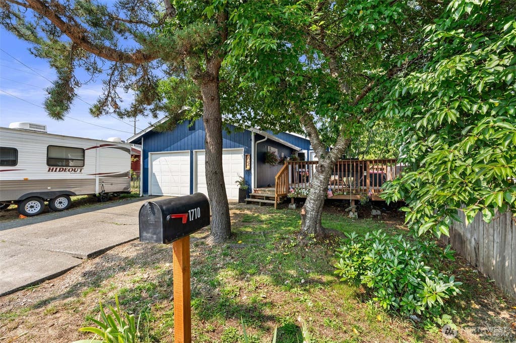 Photo of 1710 W Young Street, Elma, WA 98541 (MLS # 2565293)