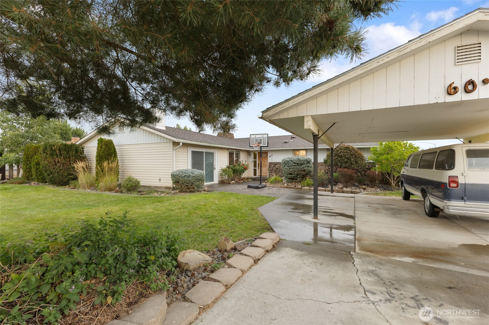 603 N Crestview Drive