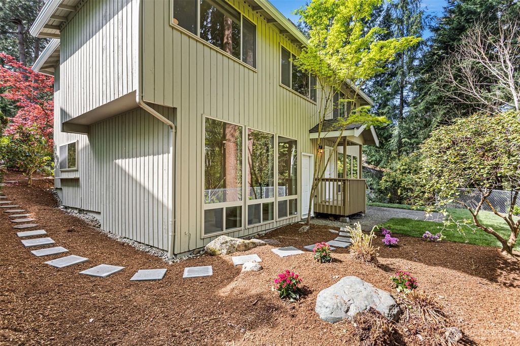 Photo of 4800 152nd Place SE, Bellevue, WA 98006 (MLS # 2494221)