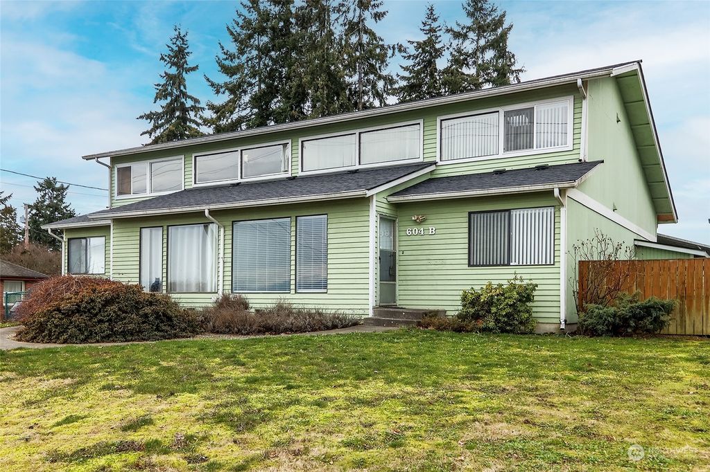Photo of 604 Hawthorne Street #1-2, Everett, WA 98201 (MLS # 2031166)