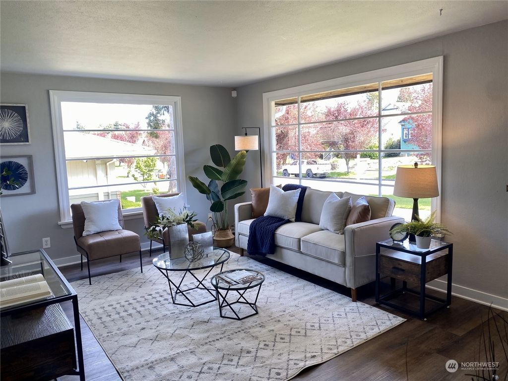Photo of 1718 Rainier Avenue, Everett, WA 98201 (MLS # 2067129)