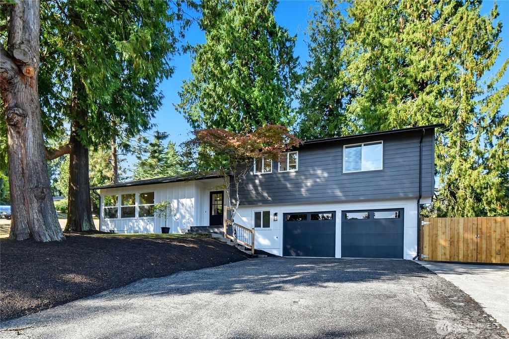 Photo of 12307 107th Pl Ne Pl, Kirkland, WA 98034 (MLS # 2433595)