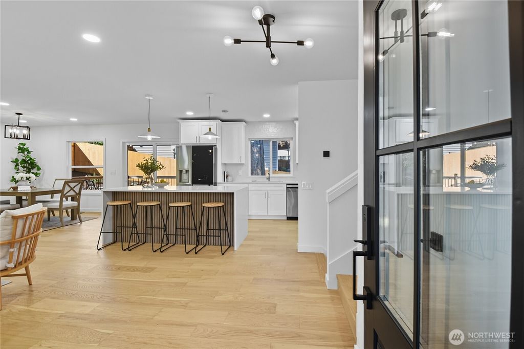 Photo of 12307 107th Pl Ne Pl, Kirkland, WA 98034 (MLS # 2433595)