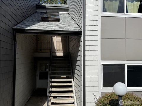 Photo of 2020 Grant Avenue S #J102, Renton, WA 98055 (MLS # 2594404)