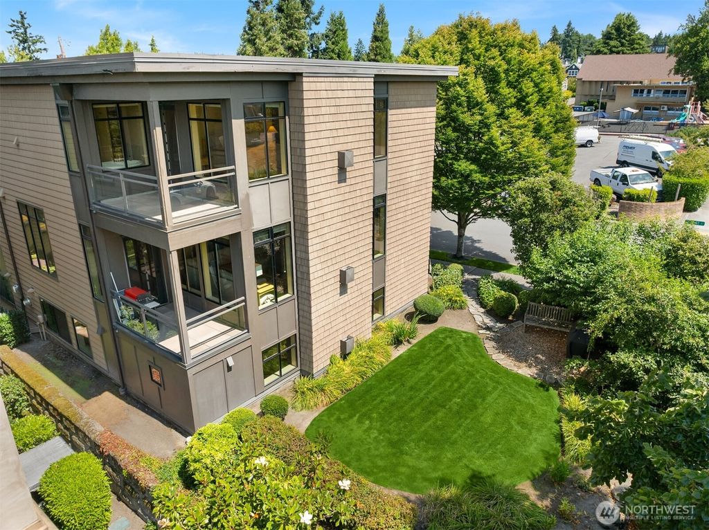 Photo of 427 2nd Street S #A, Kirkland, WA 98033 (MLS # 2469034)