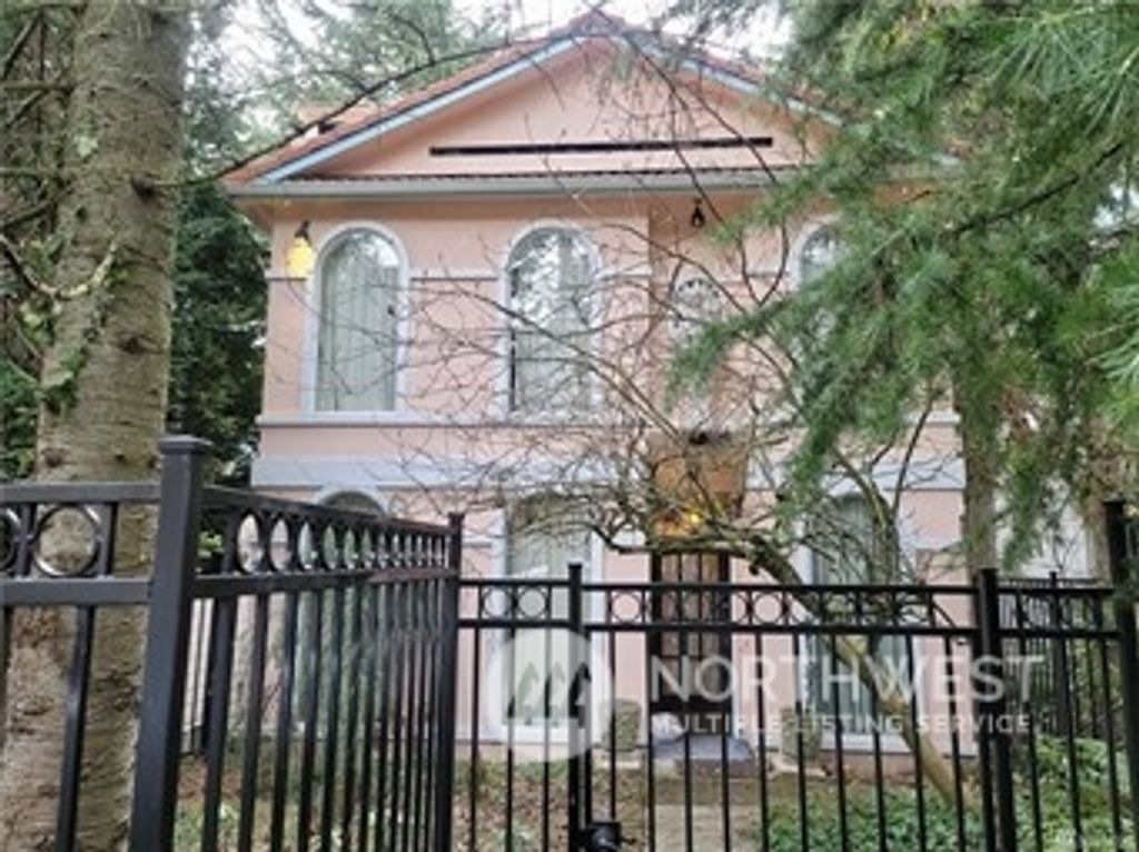 Photo of 1933 7th Avenue W, Seattle, WA 98119 (MLS # 2048689)