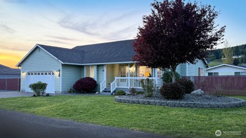 Photo of 823 SW 21st Street, Chehalis, WA 98532 (MLS # 2516563)