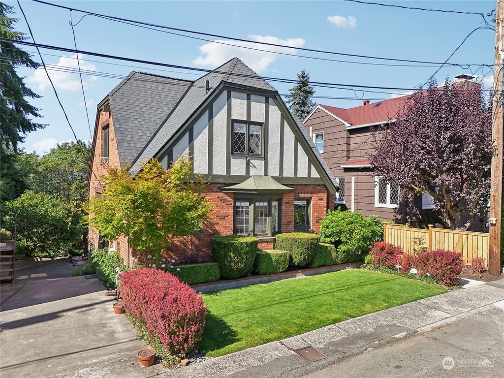 Photo of 314 Halladay Street, Seattle, WA 98109 (MLS # 2265634)
