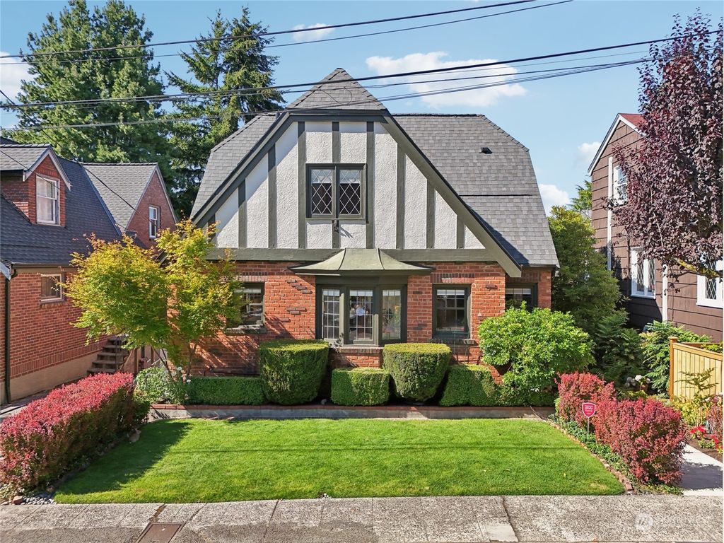 Photo of 314 Halladay Street, Seattle, WA 98109 (MLS # 2265634)