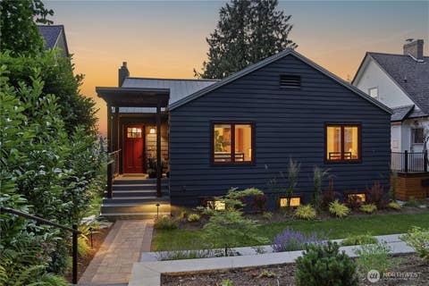 Photo of 221 N Garden Street, Bellingham, WA 98225 (MLS # 2562702)