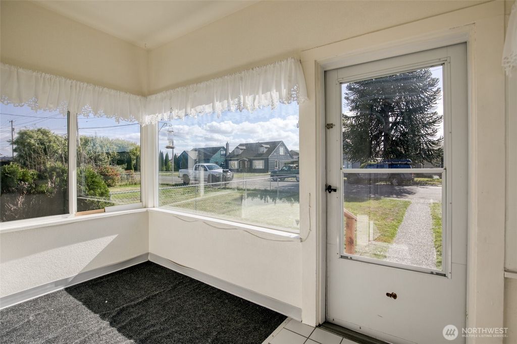 Photo of 2118 Aberdeen Avenue, Aberdeen, WA 98520 (MLS # 2443632)