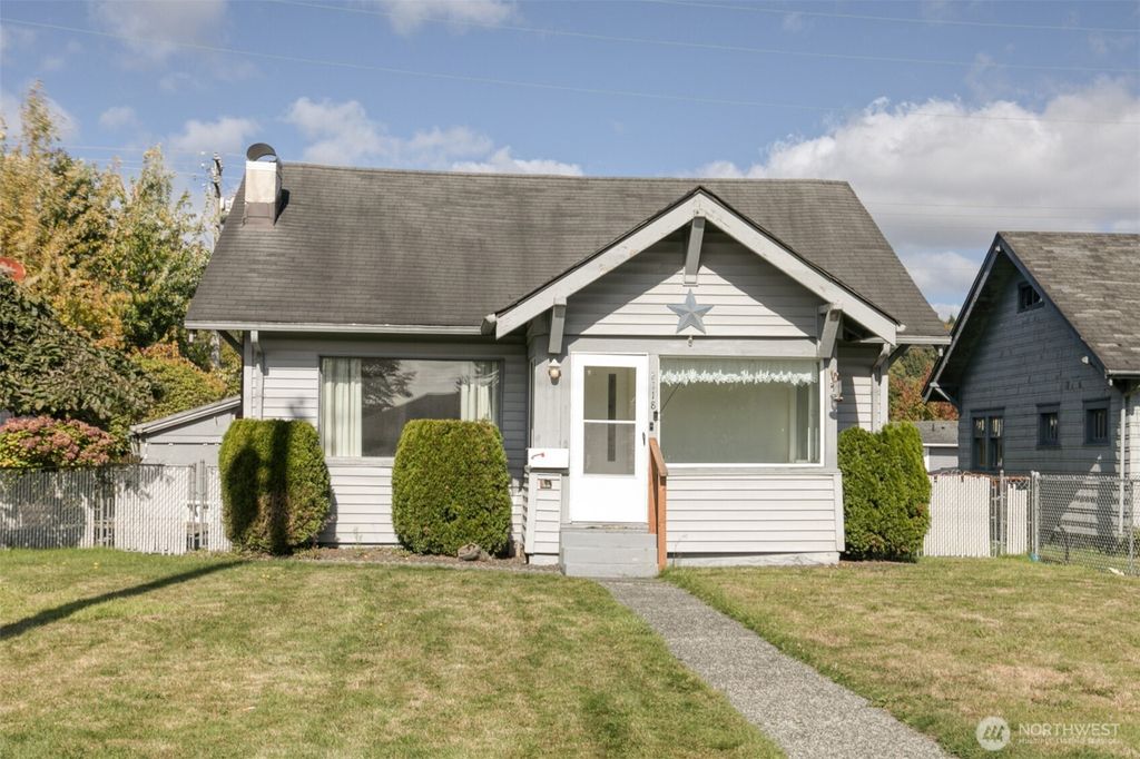 Photo of 2118 Aberdeen Avenue, Aberdeen, WA 98520 (MLS # 2443632)