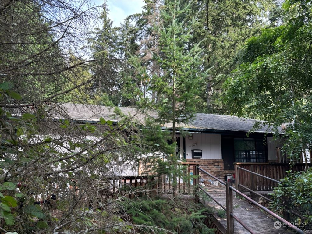 Photo of 4120 161st Ave SE Ave, Bellevue, WA 98006 (MLS # 2280164)