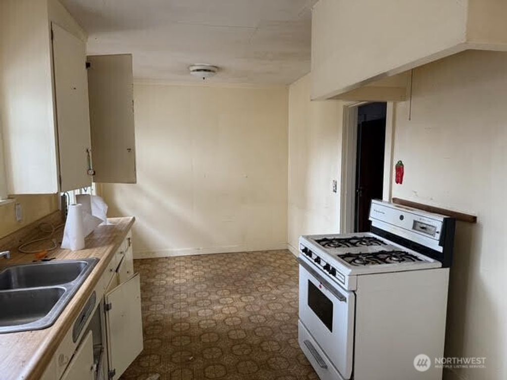 Photo of 6007 Palatine Avenue N, Seattle, WA 98103 (MLS # 2334941)