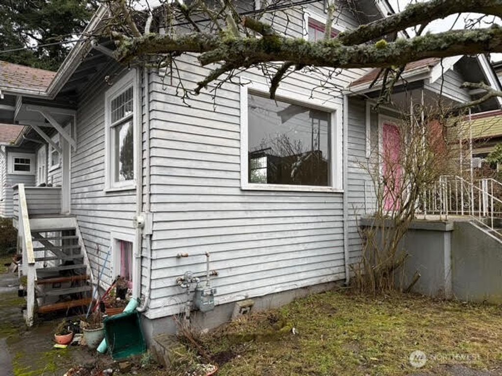 Photo of 6007 Palatine Avenue N, Seattle, WA 98103 (MLS # 2334941)