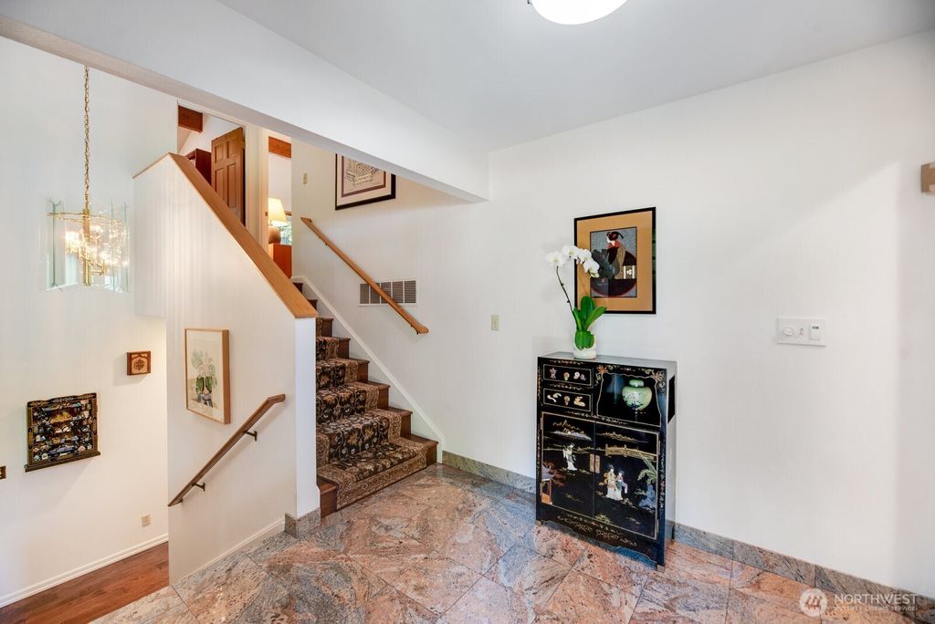 Photo of 8530 SE 79th Place, Mercer Island, WA 98040 (MLS # 2394048)