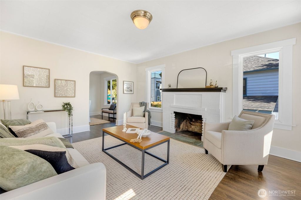 Photo of 912 N 67th Street, Seattle, WA 98103 (MLS # 2437581)