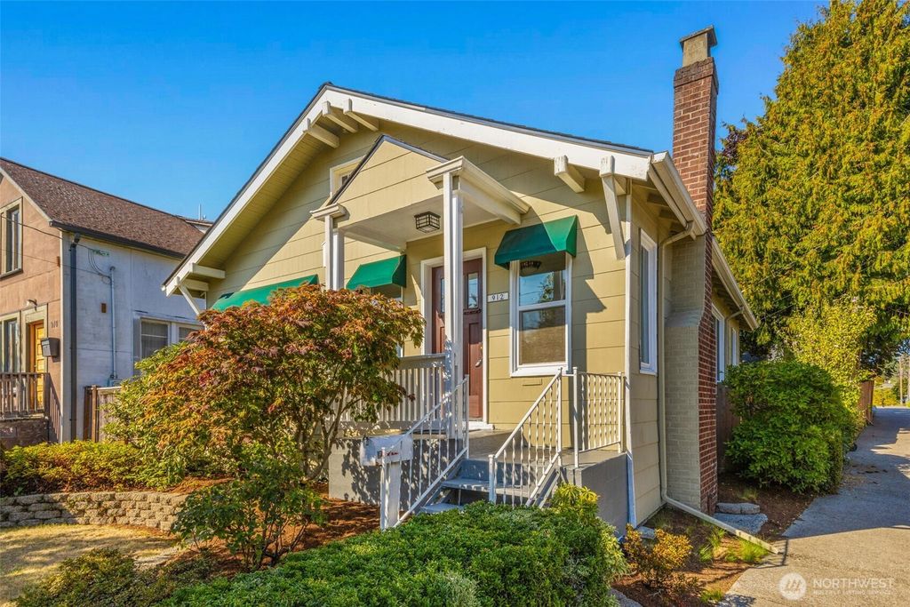 Photo of 912 N 67th Street, Seattle, WA 98103 (MLS # 2437581)