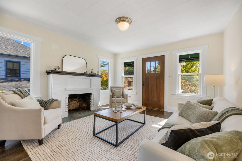 Photo of 912 N 67th Street, Seattle, WA 98103 (MLS # 2437581)