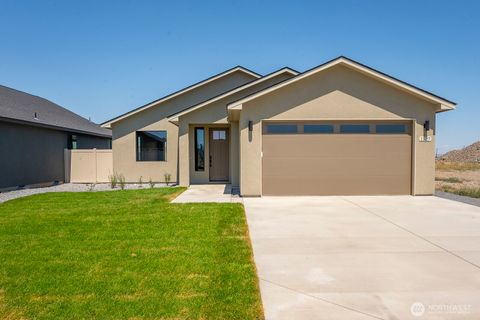Photo of 1127 9th Avenue NE, Ephrata, WA 98823 (MLS # 2333784)