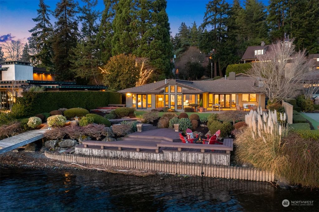Photo of 3425 67th Avenue SE, Mercer Island, WA 98040 (MLS # 2038273)