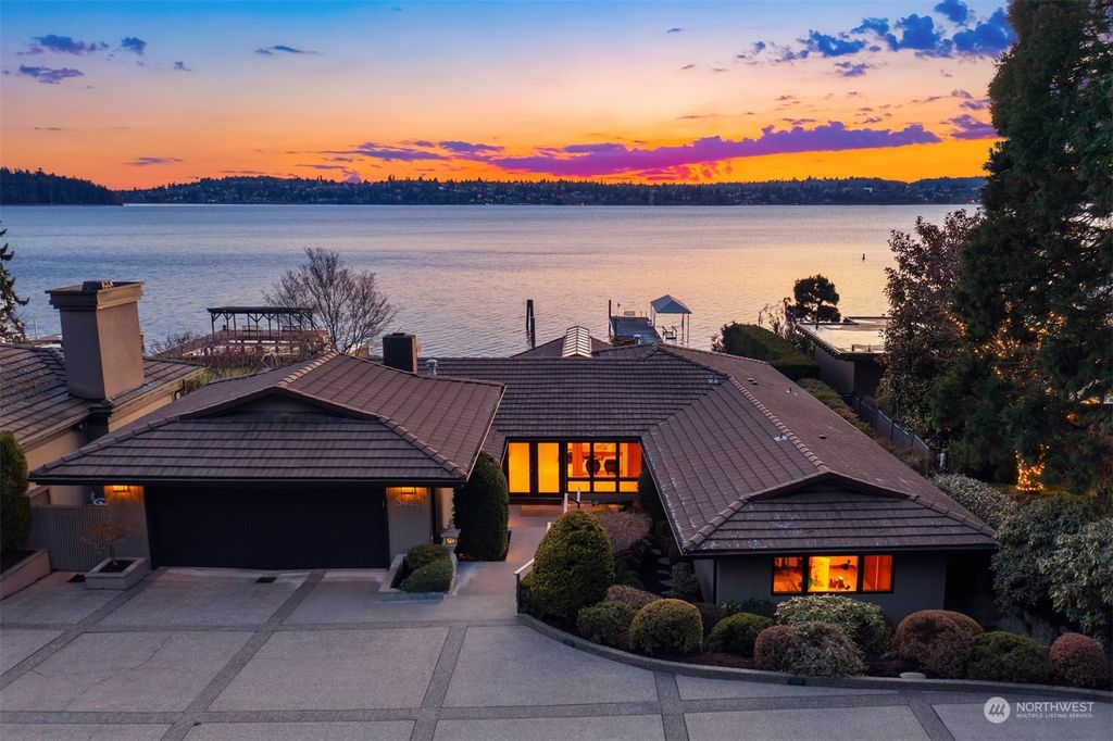 Photo of 3425 67th Avenue SE, Mercer Island, WA 98040 (MLS # 2038273)