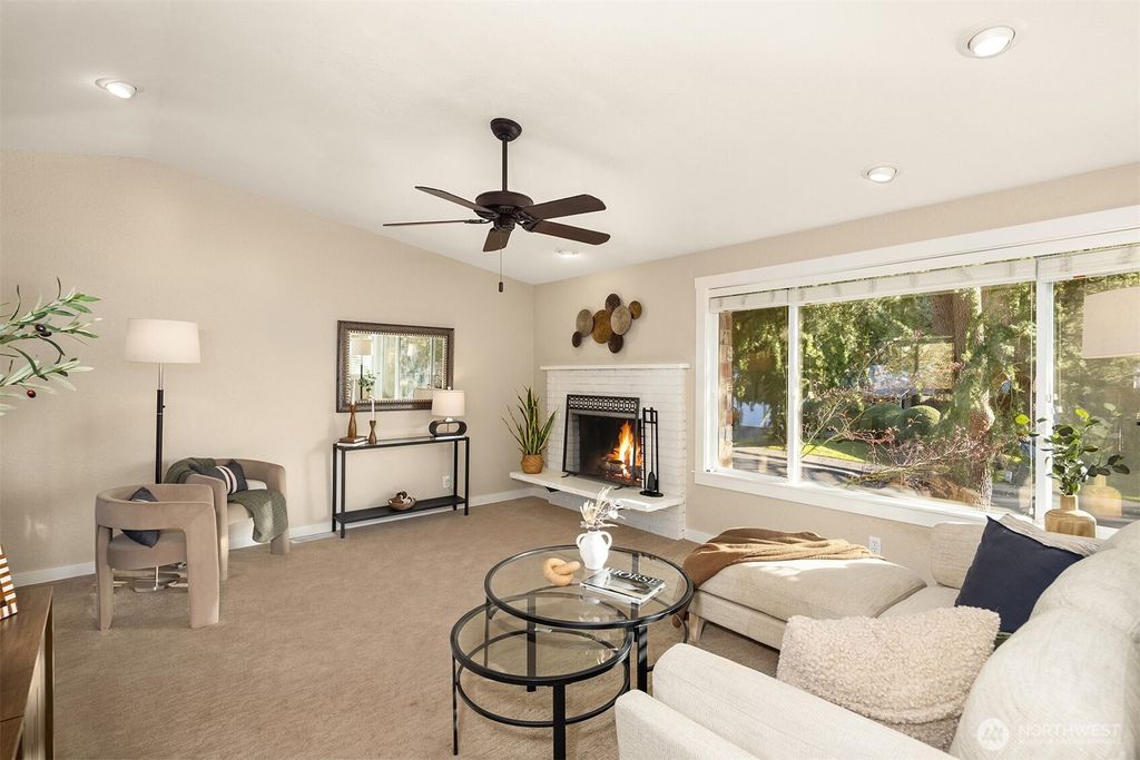 Photo of 12710 NE 111th Place, Kirkland, WA 98033 (MLS # 2497827)