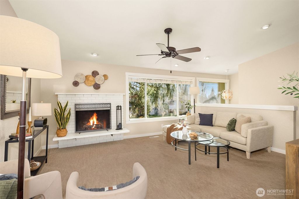 Photo of 12710 NE 111th Place, Kirkland, WA 98033 (MLS # 2497827)