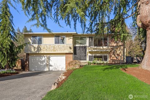 Photo of 12710 NE 111th Place, Kirkland, WA 98033 (MLS # 2497827)