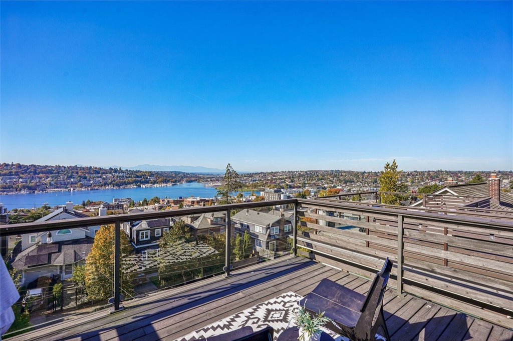 Photo of 2220 Broadway E, Seattle, WA 98102 (MLS # 2596067)