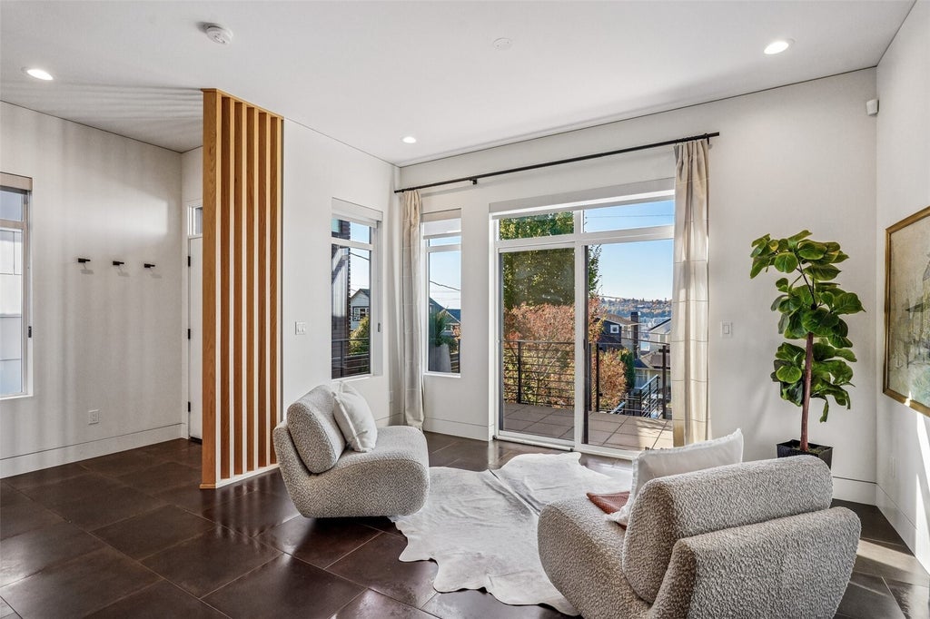Photo of 2220 Broadway E, Seattle, WA 98102 (MLS # 2596067)